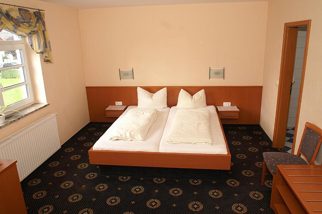 Fraenkischer Gasthof Lutz Giebelstadt Room photo